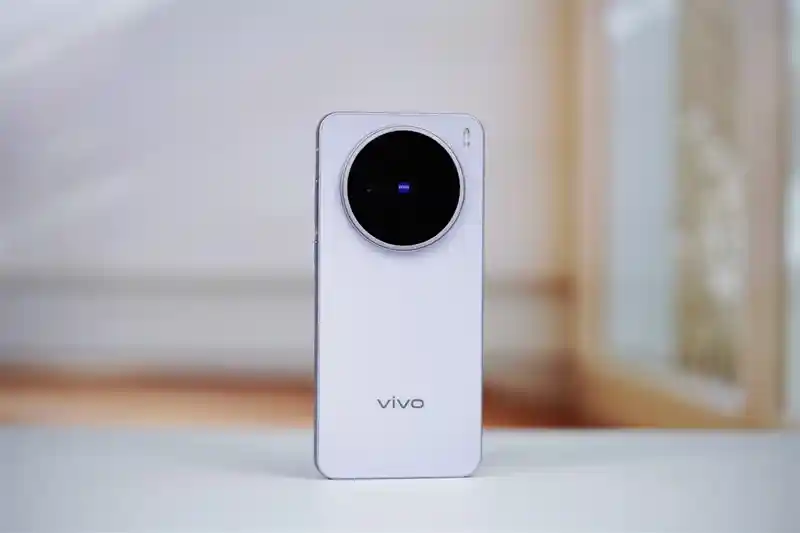《果香四溢！vivo X200s深度测评：安卓阵营的最强苹果替代者》