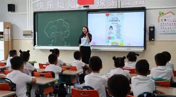 《智启未来：希沃AI引领教育数字化新纪元》