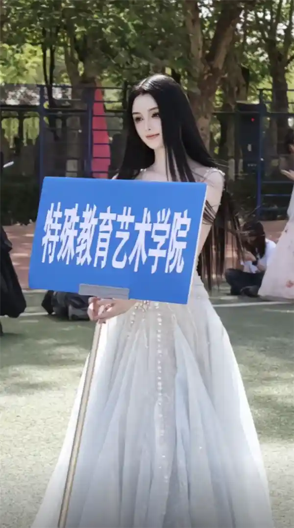 《美院聋哑女生因完美容貌遭质疑，她这样回应：关注艺术灵魂，而非AI面孔》