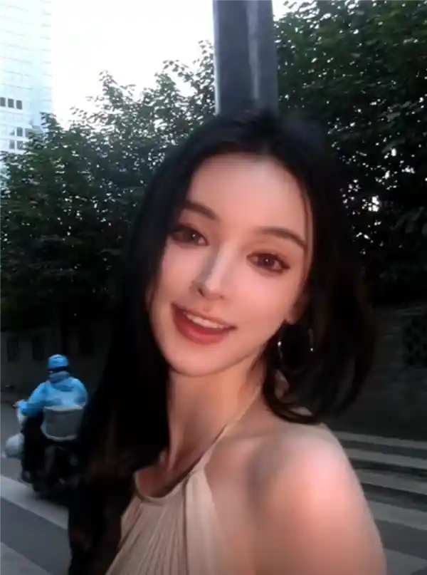 《美院聋哑女生因完美容貌遭质疑，她这样回应：关注艺术灵魂，而非AI面孔》