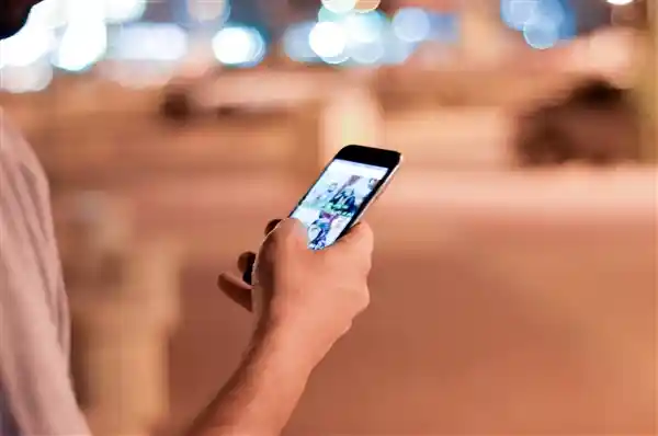 《告别续航焦虑！国产旗舰手机或迈进8000mAh新时代》