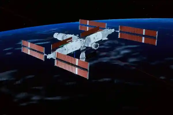 《神舟二十号航天员顺利入驻太空家园：云端团圆共庆佳节》