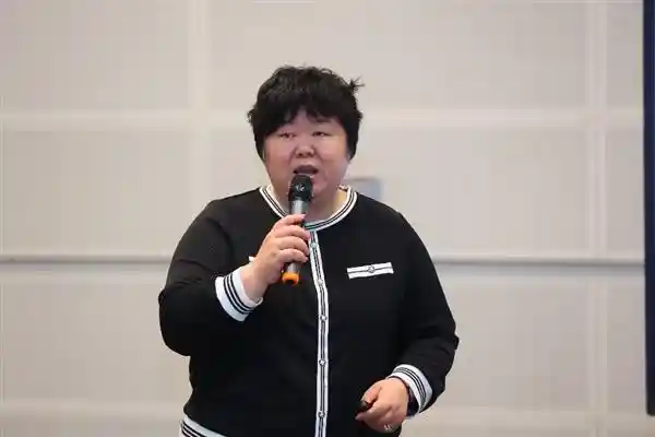 《智绘未来：英特尔携手伙伴开启AI教育新篇章》