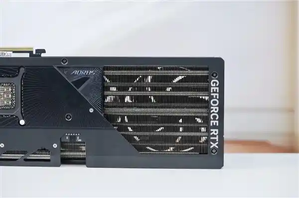 《性能猛兽降临！AORUS RTX 5070 Ti MASTER显卡图赏：重塑视觉新高度》