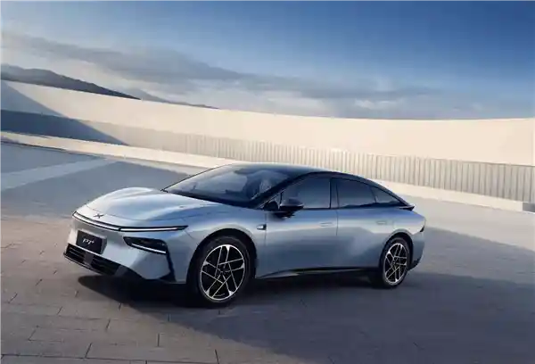 《续航无忧全配版！小鹏P7第50000辆下线， redefine 20万级轿车市场》