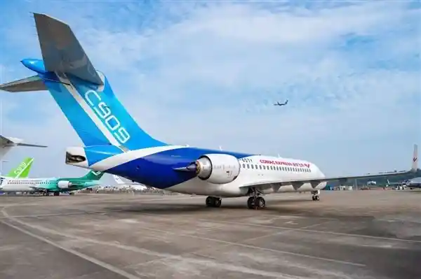 首次亮相！越南越捷航空国内航线首选中国商飞C909客机