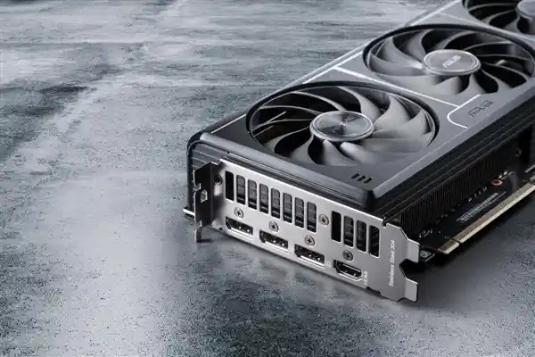 华硕RTX 5070显卡：AI加速，助力效率提升