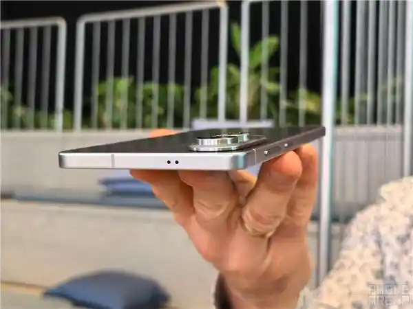 《 redefine旗舰新 benchmarks！三星Galaxy S25 Edge全球首发，顶级配置突破万元大关》