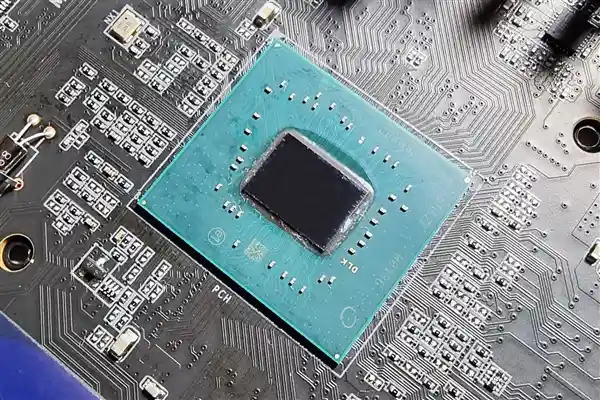 《绕过91%关税？美国拟追踪芯片位置，精准狙击AI崛起之路》