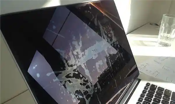 清洁误区大揭秘：手机和电脑屏幕能用酒精擦吗？