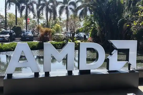 《颠覆想象！AMD Zen6笔记本APU首发22核架构：16大核+4小核+2超小核》