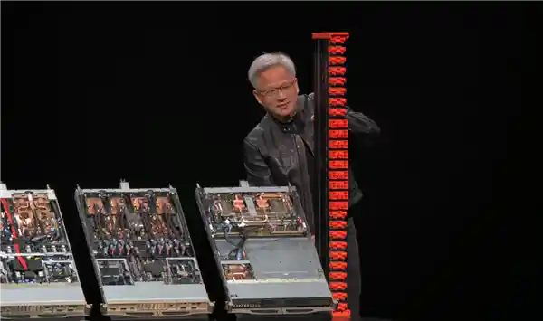 黄仁勋怒斥美国AI芯片禁令：NVIDIA在中国市场份额惨遭腰斩！