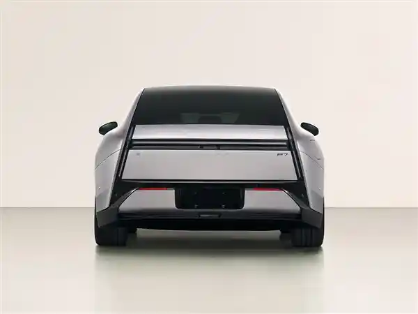 2025重磅出击！全新小鹏P7引领赛博新时代，年度最硬核电车震撼登场