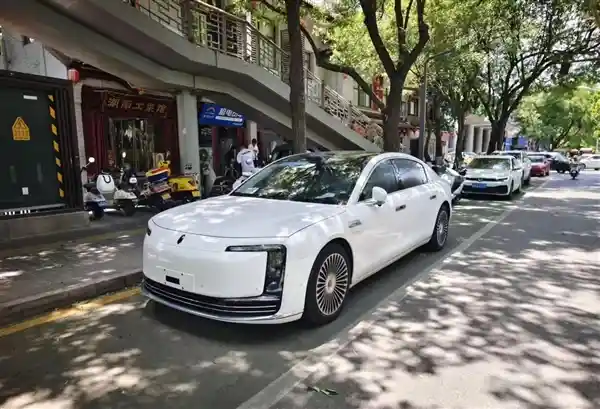 超越劳斯莱斯的奢华巨作！尊界S800纯白版震撼登场：本周全球首发