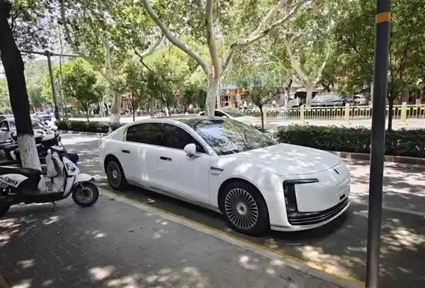 超越劳斯莱斯的奢华巨作！尊界S800纯白版震撼登场：本周全球首发