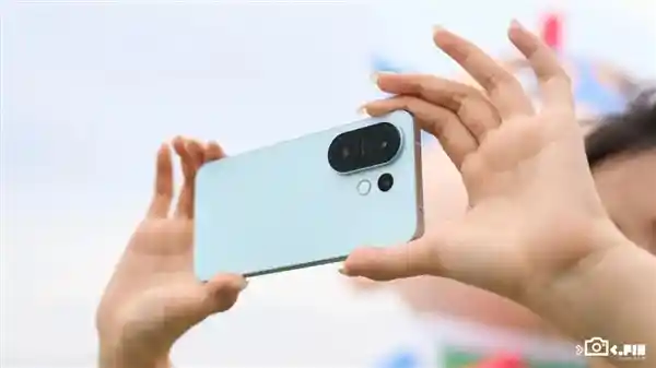 [vivo新机发布：续航、拍照plus，胶片氛围感拉满，年轻人的心头好来了！]