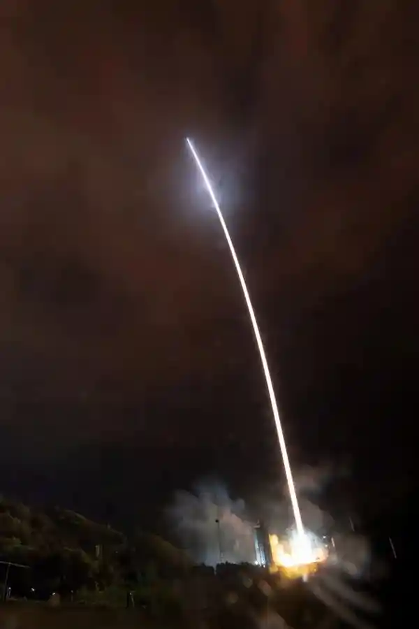 《天问二号双星奇航：一近一远探秘宇宙冷热双重奥秘》