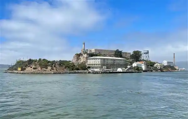 恶魔岛重装上阵：专为最危险罪犯打造的秘密监狱重启计划