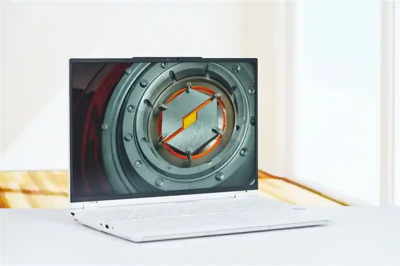 长江存储PC411 2TB SSD评测：性能爆表稳如泰山，夏日高负载温度低至56度的秘密