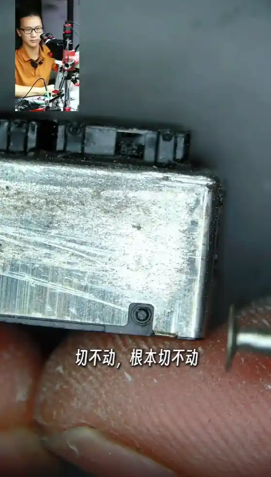 《华为Pura 80 Ultra首发拆解：一镜双长焦的艺术匠心》