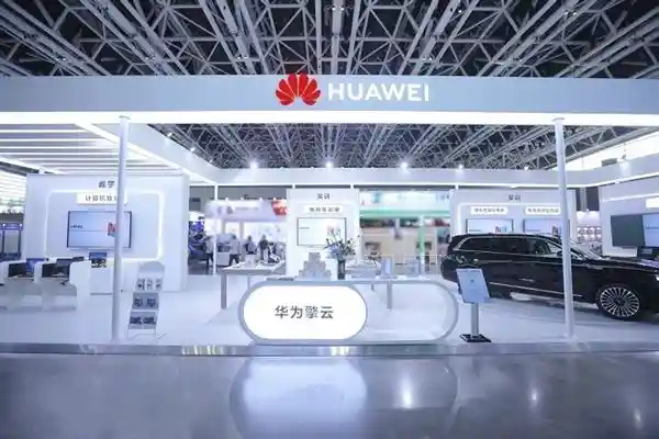 《华为擎云智慧教育方案惊艳第六届西北教装展，引领学以智用教育生态新风尚》