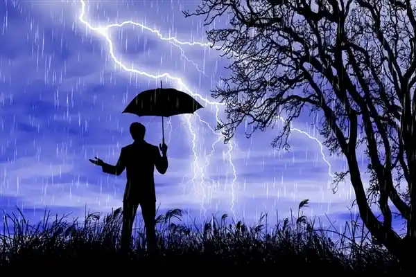 极端天气来袭！中央气象台同时发布暴雨与强对流双预警，8级雷暴大风已到达！