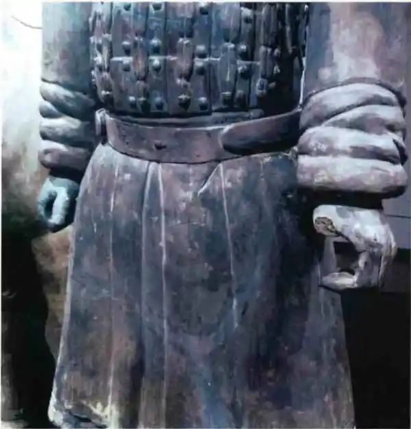 《六载跨国追查：美国男子盗掰兵马俑拇指的惊人内幕》