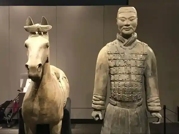 《六载跨国追查：美国男子盗掰兵马俑拇指的惊人内幕》