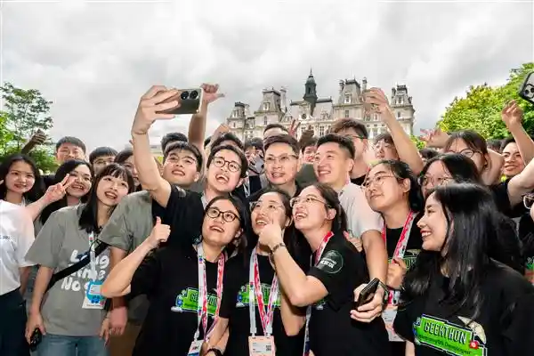 鸿蒙2025：开发者抢滩生态快车，万物互联加速启航