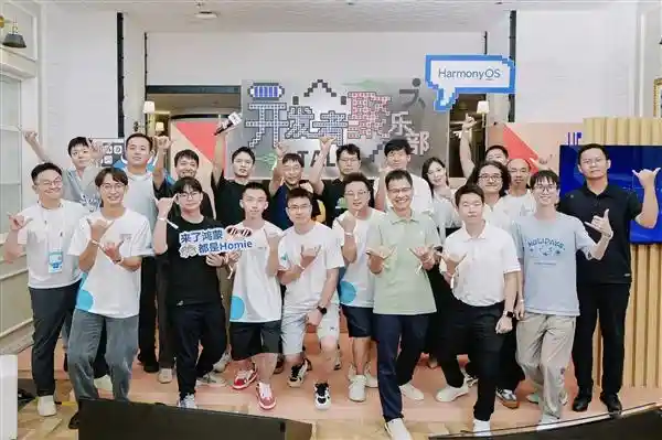 鸿蒙2025：开发者抢滩生态快车，万物互联加速启航