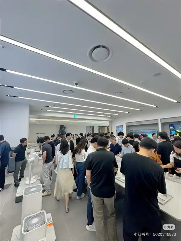 小米韩国首店引爆热潮！小米之家盛大开业人潮涌动