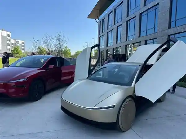 特斯拉强势回归！全新Tesla Robotaxi商标重新启动，未来出行即将起飞！