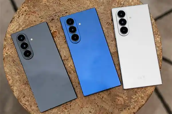 三星Galaxy Z Fold7惊艳亮相：全球最轻大折叠屏，比iPhone 16 Pro Max更轻更薄