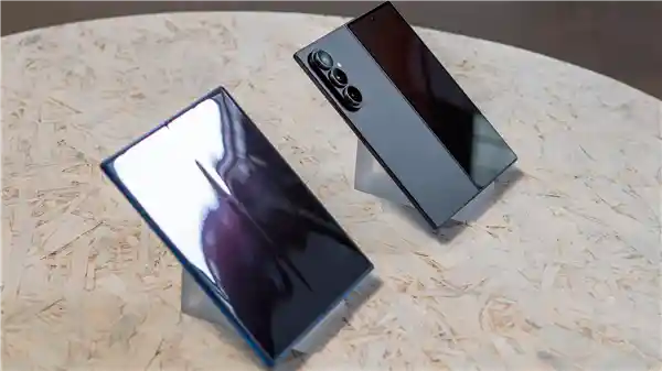 三星Galaxy Z Fold7惊艳亮相：全球最轻大折叠屏，比iPhone 16 Pro Max更轻更薄