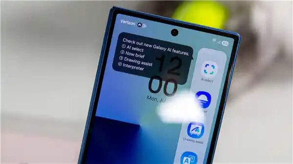 三星Galaxy Z Fold7惊艳亮相：全球最轻大折叠屏，比iPhone 16 Pro Max更轻更薄