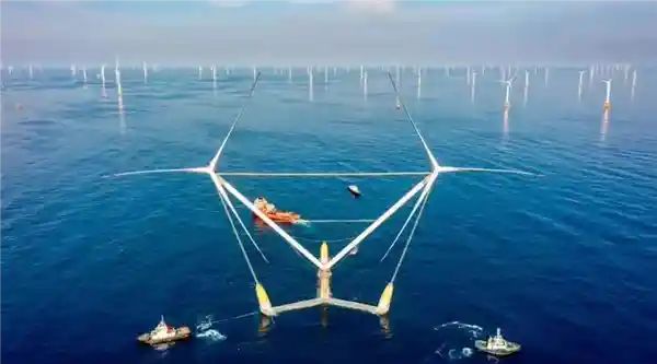 全球首台17级台风抗压直驱漂浮式风电机组问世