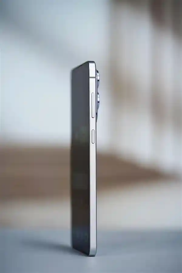 三星苹果全面同步！Galaxy S26+被砍，超薄Edge强势登场