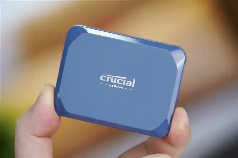 英睿达X10 SSD震撼登场：2000MB/s疾速体验，8TB超大容量轻薄出击