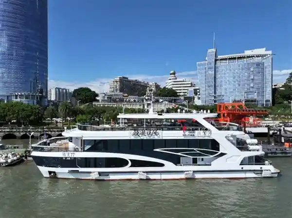 全国首艘纯电客船屿见77启航，续航百公里引领海上新未来