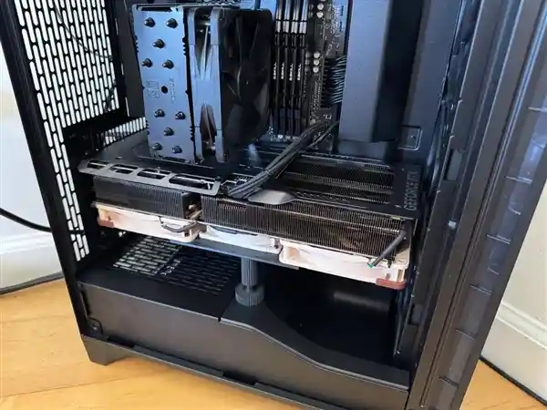 五风扇改装RTX 5090，静音黑科技引热议