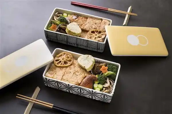 美团客服回应‘狗饭’争议：非拼好饭订单，骑手身份引热议