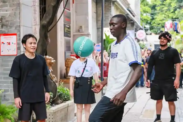 快手独家直播！国际网红无语哥广州非遗之旅引爆3400万观看热潮